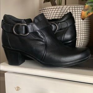 Naturalizer black bootie size 7.5. Worn once!
